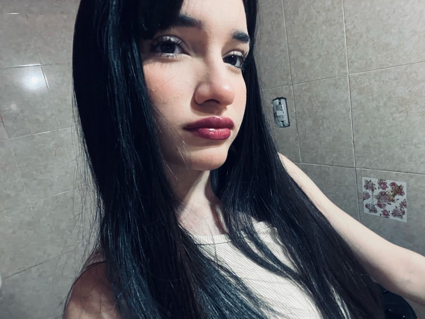 Lucia — live on cam now